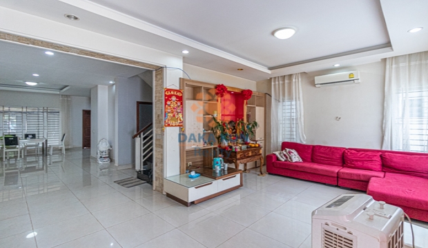 4 Bedrooms Villa for Sale in Siem Reap-Svay Dangkum