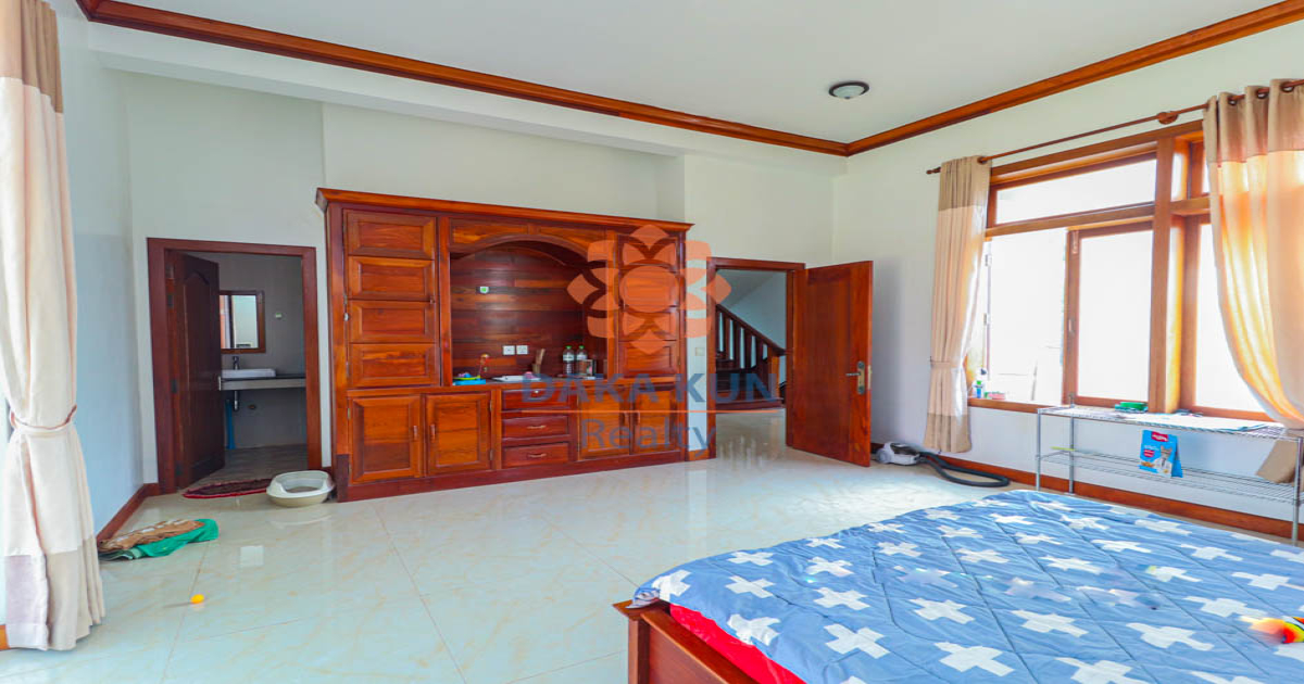 6 Bedrooms House for Rent in Siem Reap, Svay Dangkum