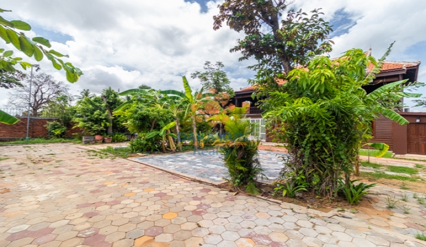 3 Bedrooms Wooden House for Rent in Siem Reap
