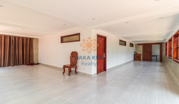 3 Bedrooms Wooden House for Rent in Siem Reap