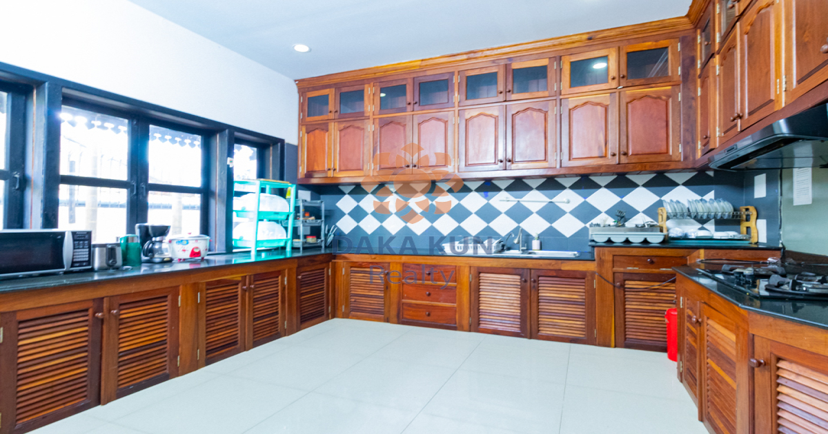 5-Bedroom Villa with Swimming Pool for Rent in Siem Reap City, Svay Dangkum