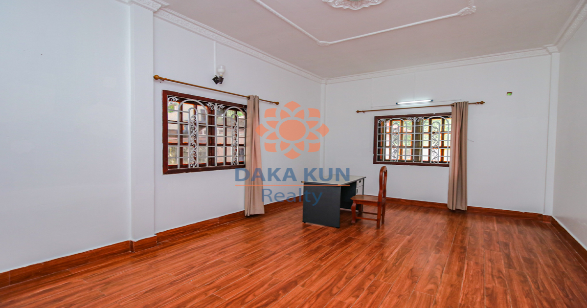 4 Bedrooms House for Rent in Siem Reap City, near War Museum