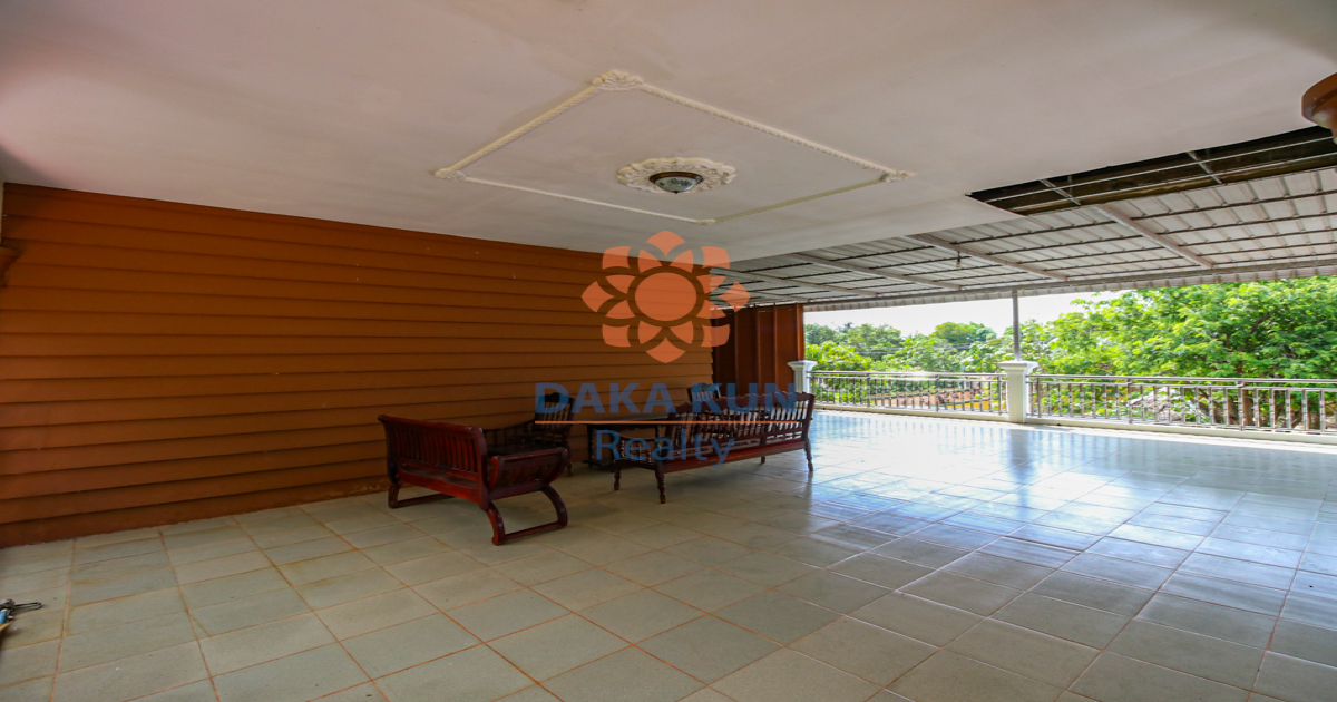 4 Bedrooms House for Rent in Siem Reap City, near War Museum