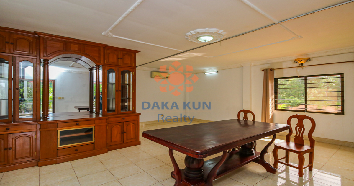 4 Bedrooms House for Rent in Siem Reap City, near War Museum