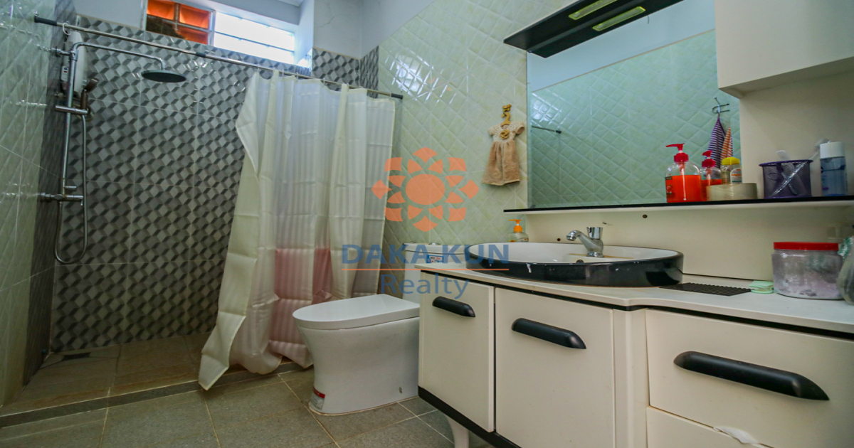 5 Bedrooms House for Rent in Siem Reap City, Chreav