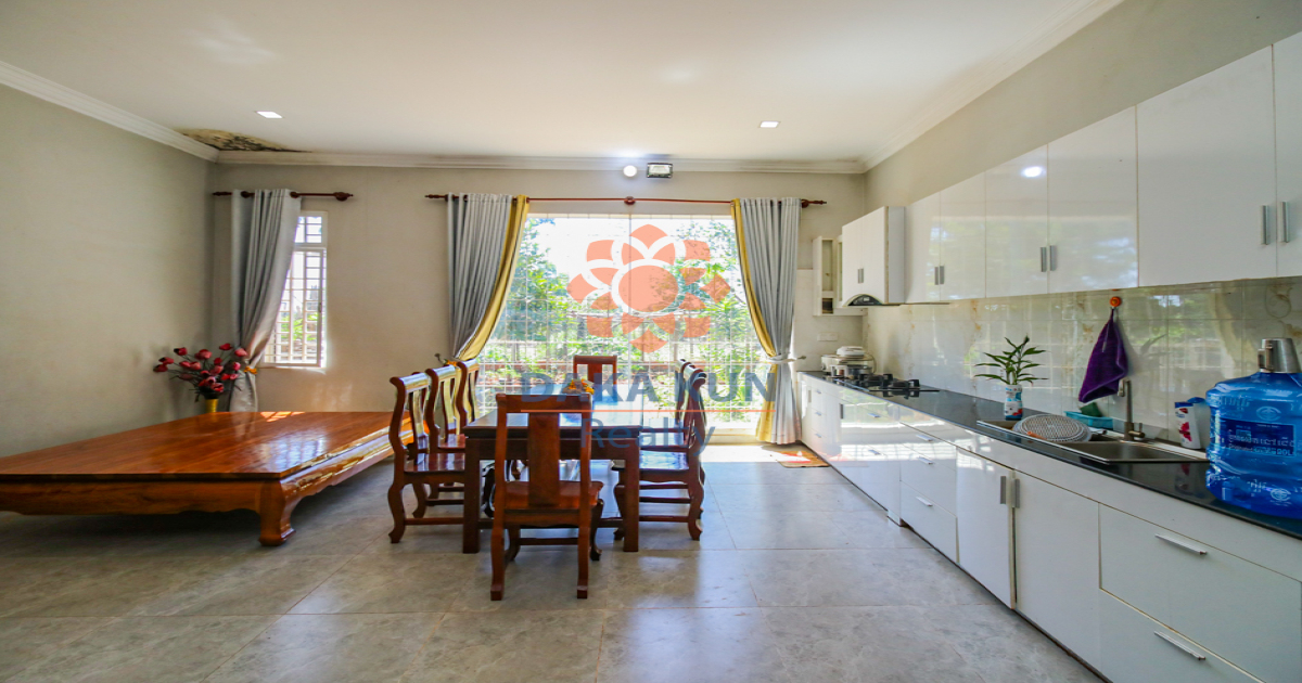 5 Bedrooms House for Rent in Siem Reap City, Chreav