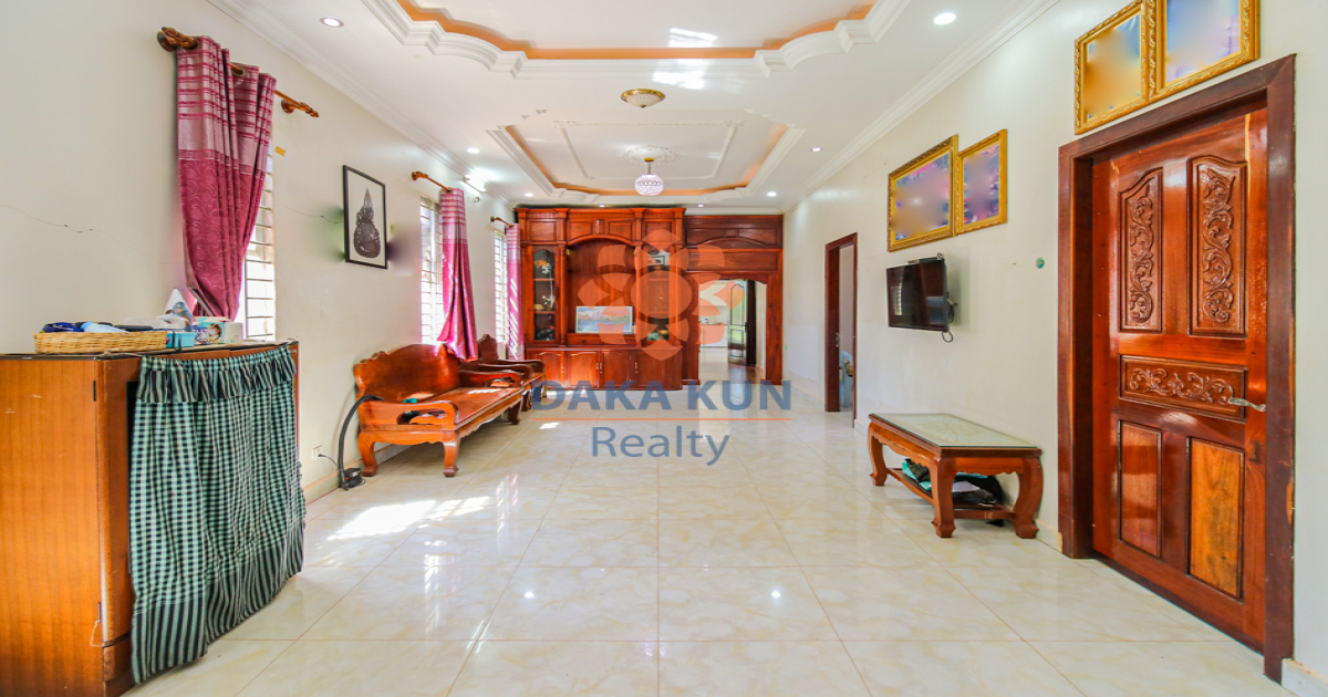 5 Bedrooms House for Rent in Siem Reap City, Chreav