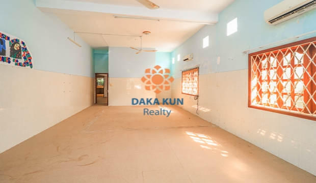 Urgent Sale Land and House near Sala Kamreuk-Siem Reap