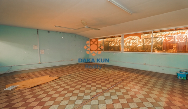 Urgent Sale Land and House near Sala Kamreuk-Siem Reap