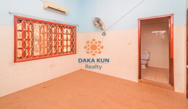 Urgent Sale Land and House near Sala Kamreuk-Siem Reap