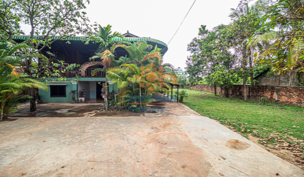 Urgent Sale Land​ and House near Sala Kamreuk-Siem Reap