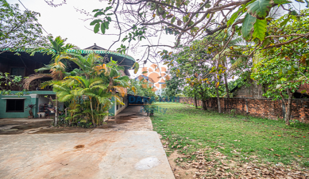 Urgent Sale Land​ and House near Sala Kamreuk-Siem Reap