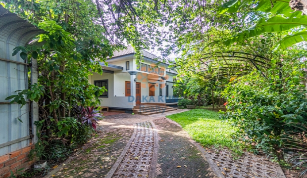 2 Bedrooms House for Rent in Siem Reap-Sala Kamreuk