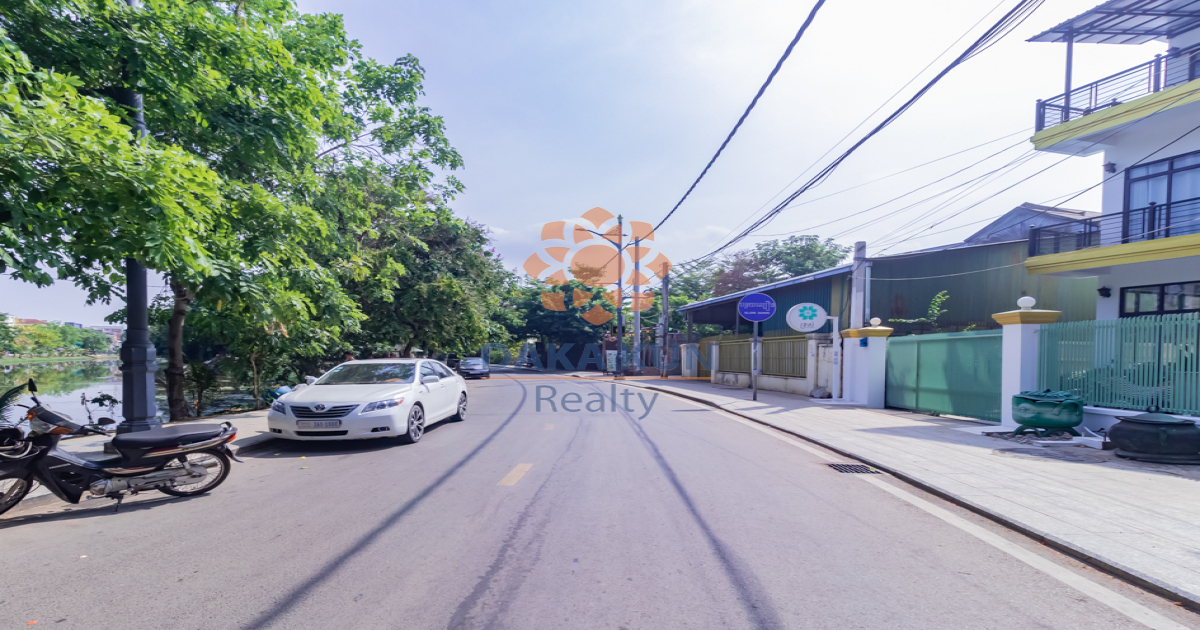 Commercial House for Sale​​ in Siem Reap City-Riverside