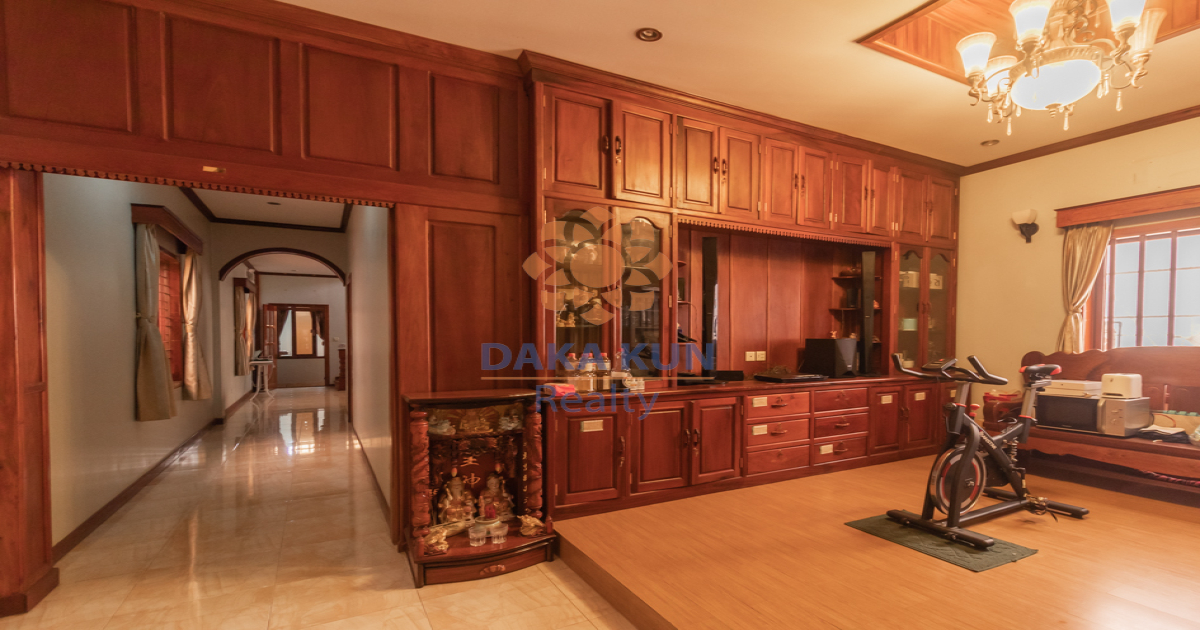Commercial House for Sale​​ in Siem Reap City-Riverside