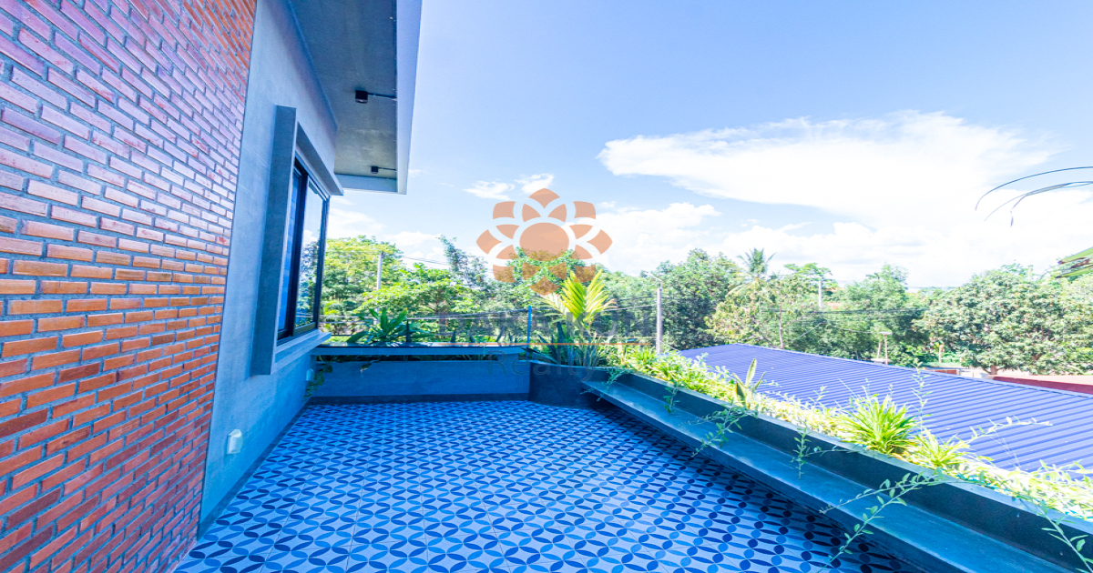 3-Bedroom House with Garden for Sale in Sala Kamreuk