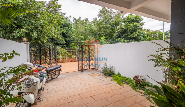 4 Bedrooms House for Rent in Krong Siem Reap-Sala Kamreuk
