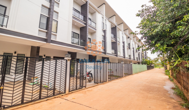 4 Bedrooms House for Rent in Krong Siem Reap-Sala Kamreuk