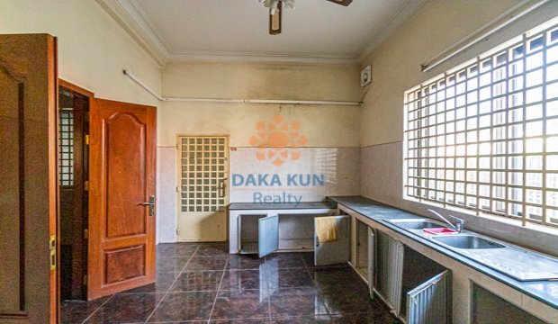6 Bedrooms House for Rent in Krong Siem Reap-near National Road 6
