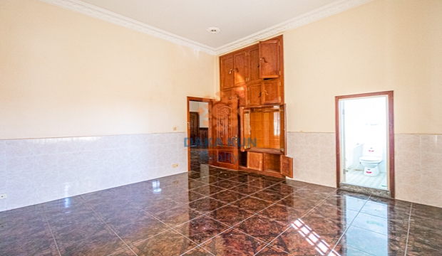 6 Bedrooms House for Rent in Krong Siem Reap-near National Road 6