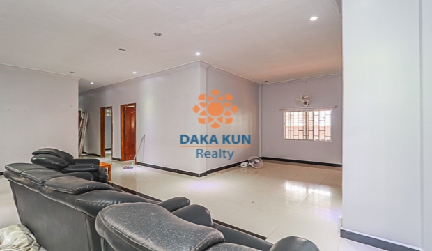 4 Bedrooms House for Rent in Siem Reap-Svay Dangkum