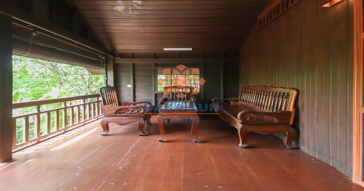 4-Bedroom Wooden House for Sale near Phsar Kroum Market