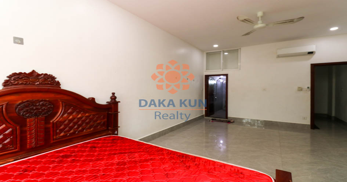 Shophouse for Rent in Siem Reap City, near Riverside