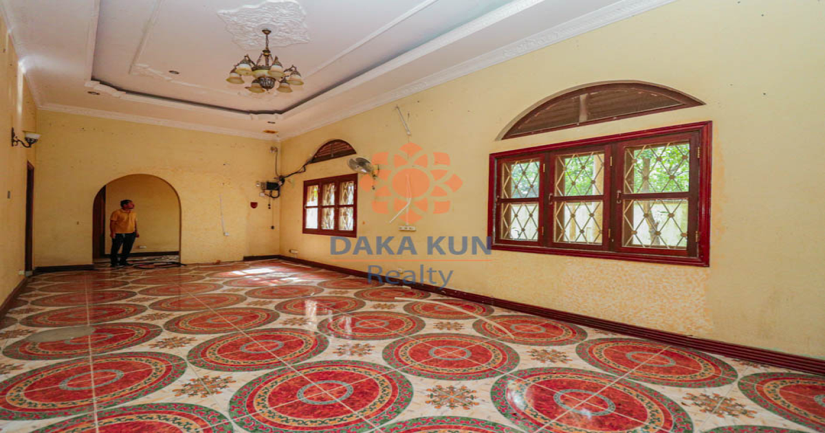 4-Bedroom House for Sale in Siem Reap City, Concrete Road Access