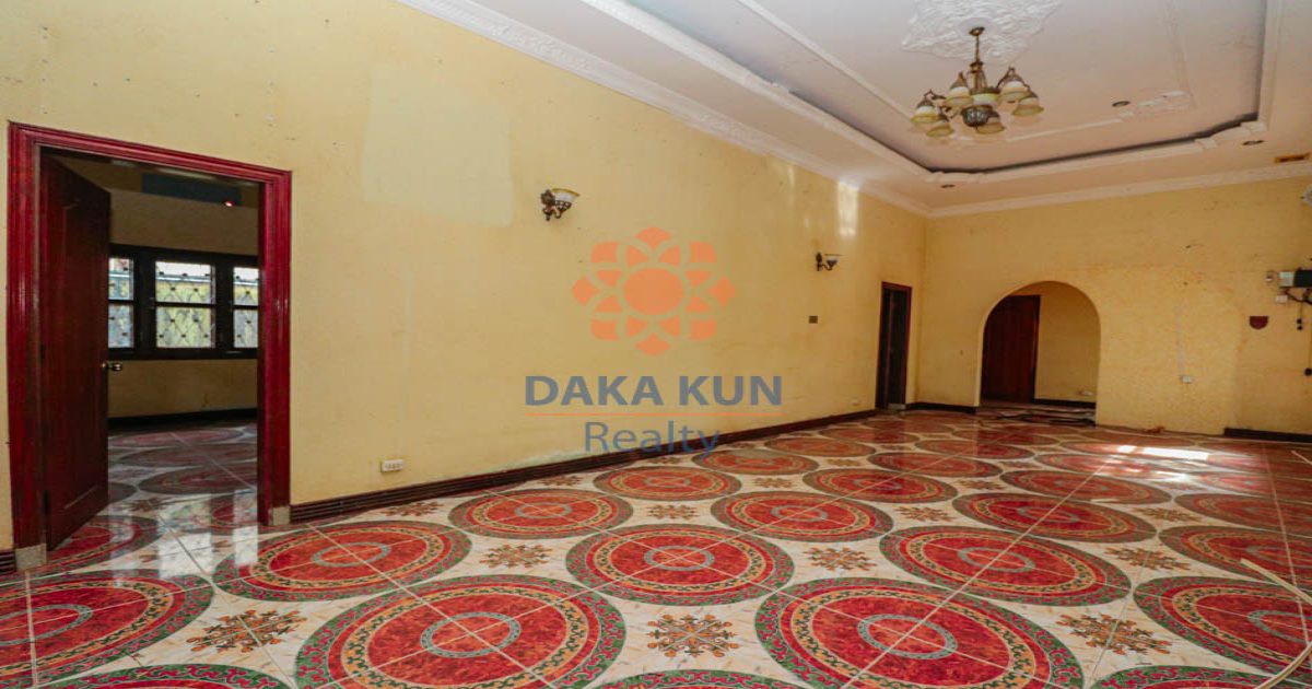 4-Bedroom House for Sale in Siem Reap City, Concrete Road Access
