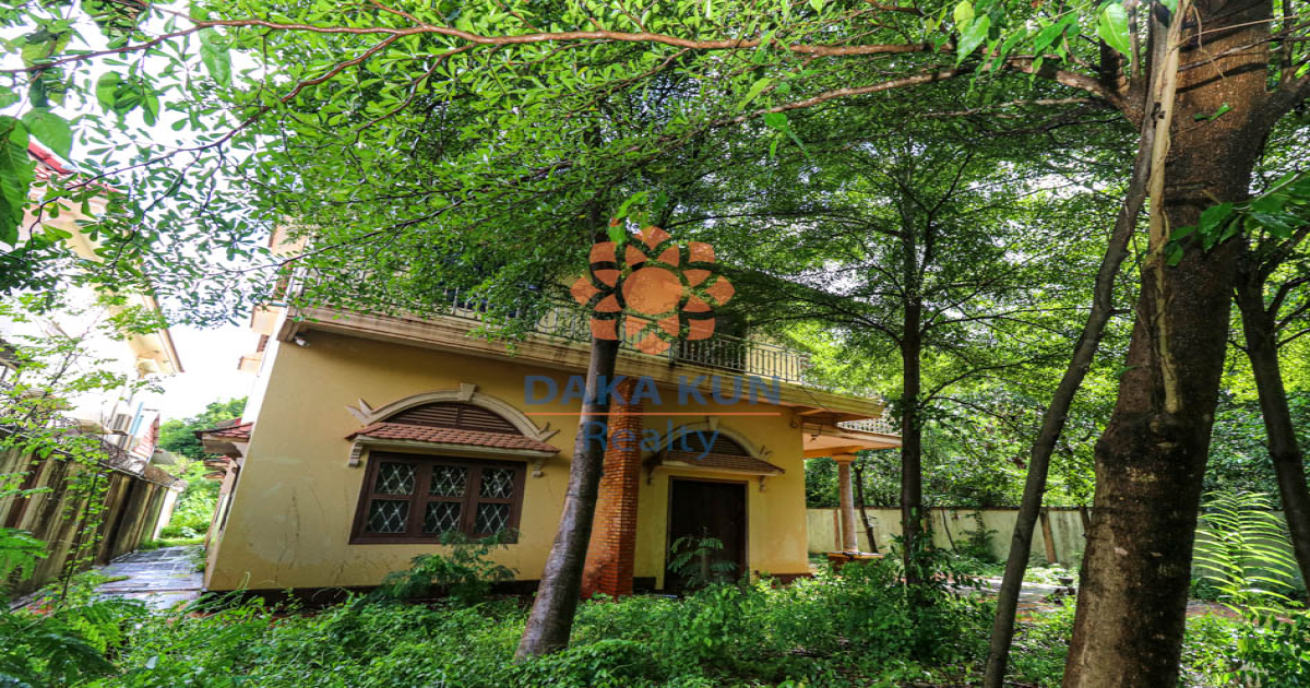 4-Bedroom House for Sale in Siem Reap City, Concrete Road Access