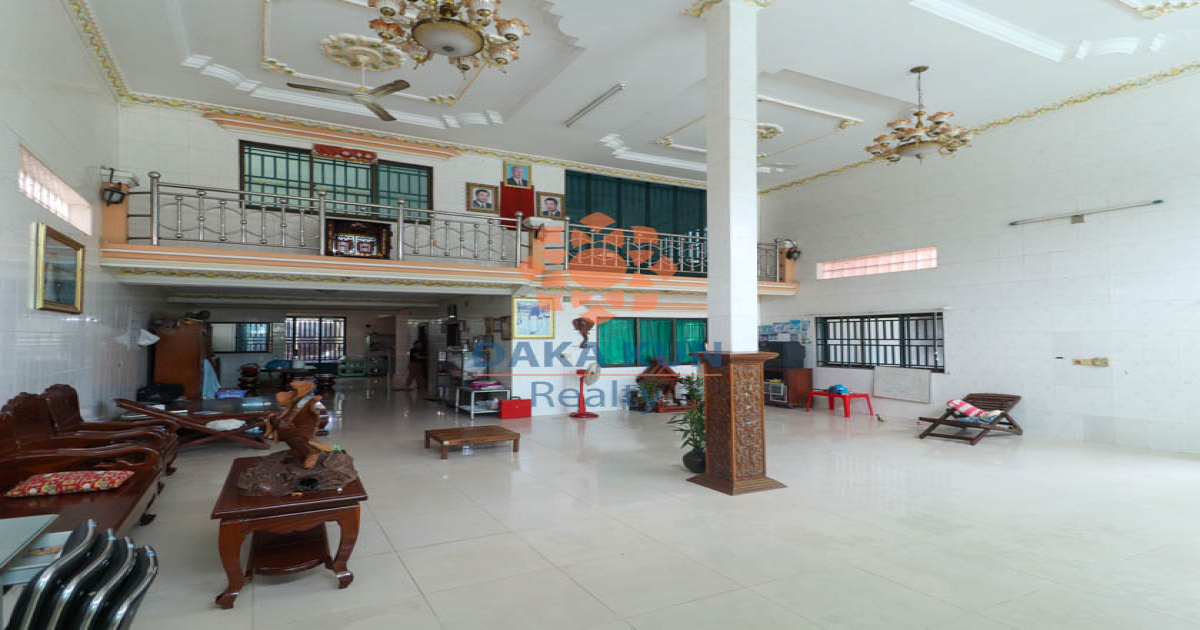 5-Bedroom House for Sale in Siem Reap City, Near Phsar Leu