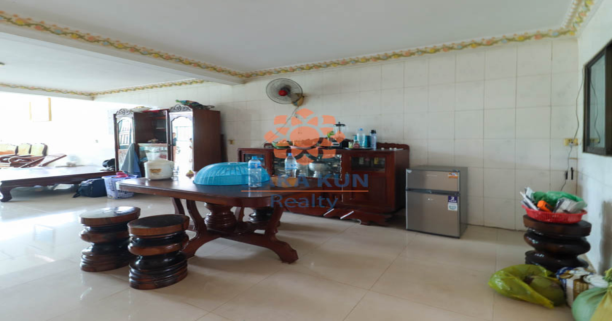 5-Bedroom House for Sale in Siem Reap City, Near Phsar Leu