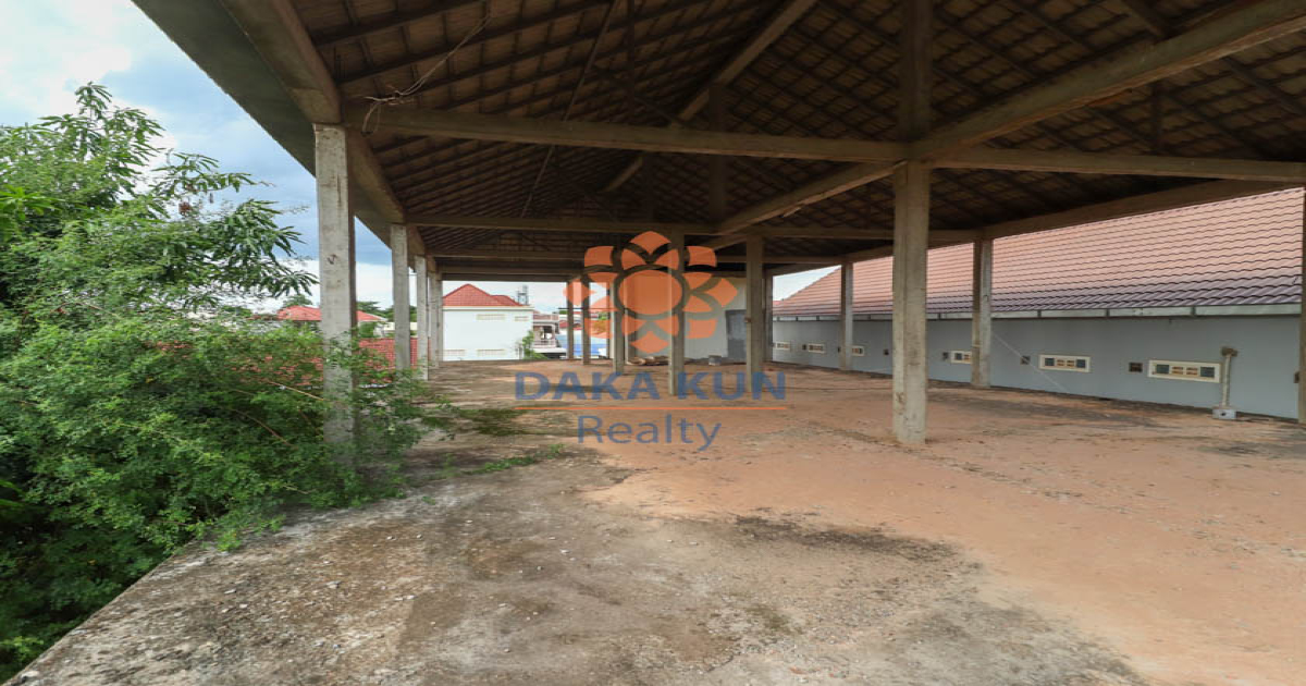 5-Bedroom House for Sale in Siem Reap City, Near Phsar Leu