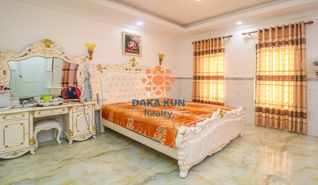 5 bedrooms House for Rent in Siem Reap-Sala Kamreuk