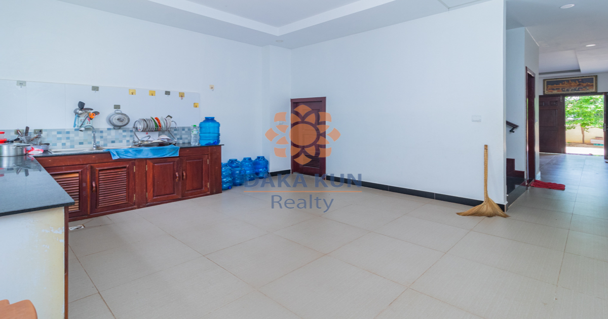3 Bedrooms Flat House for Rent in Siem Reap City