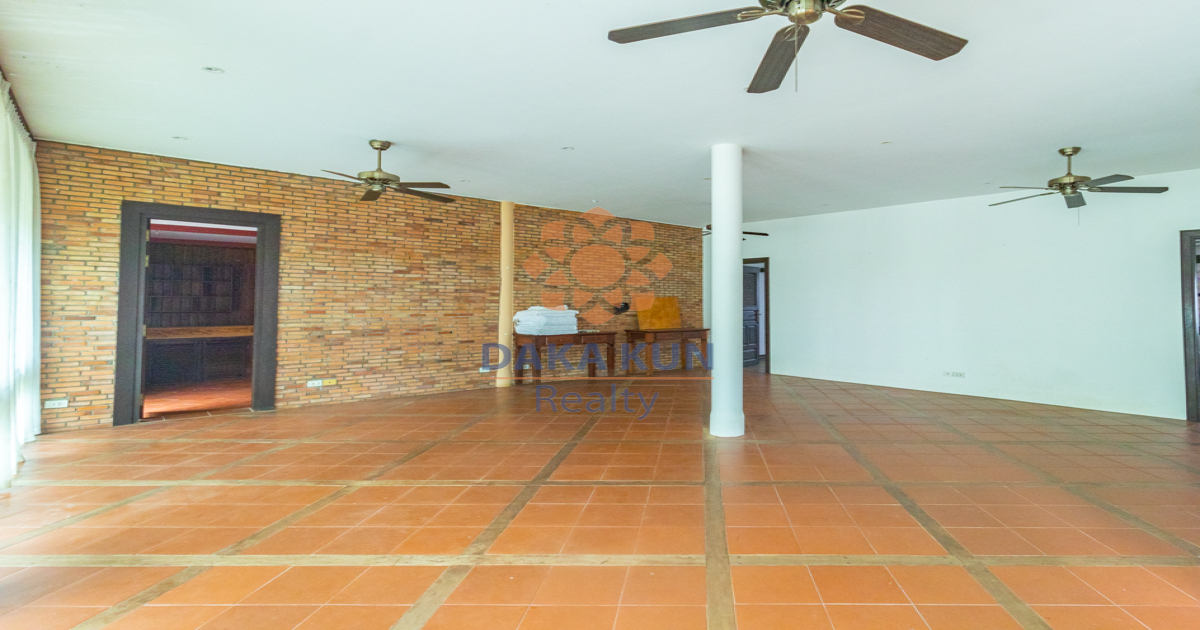 6 Bedrooms Villa with Swimming Pool for Rent on Lok Taneuy Rd-Siem Reap City