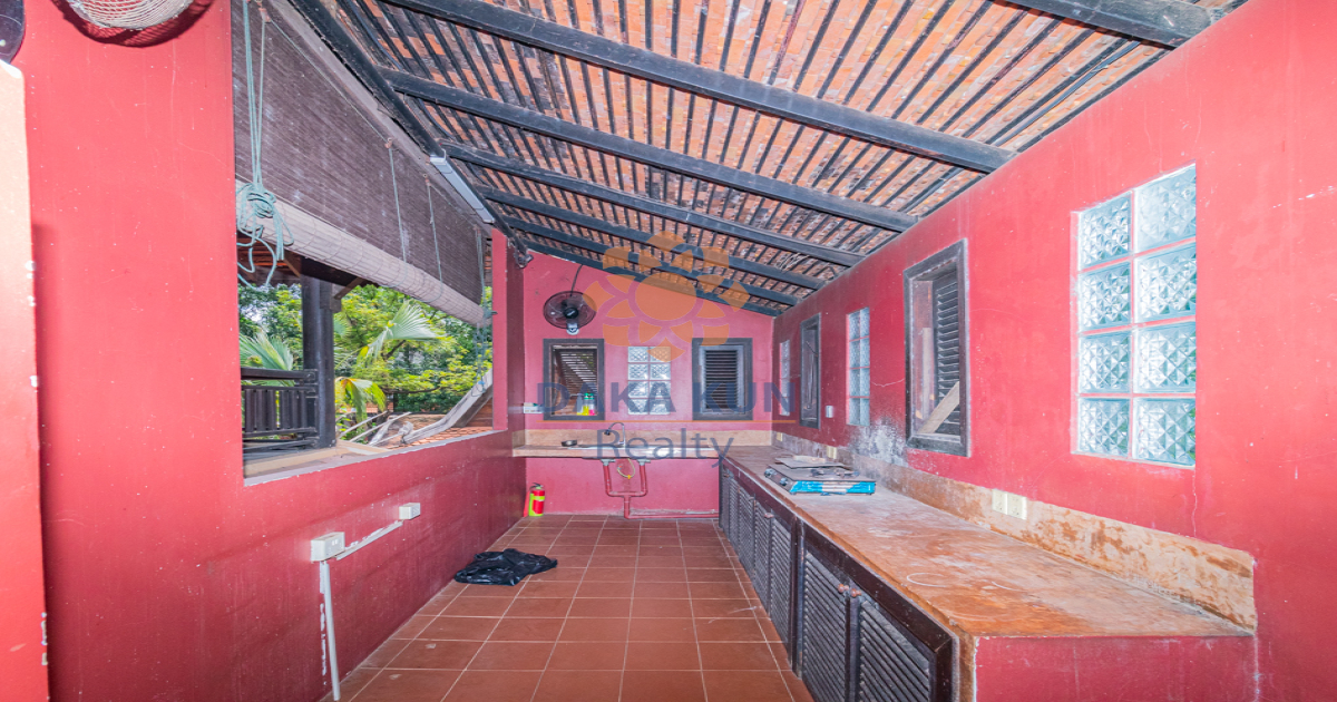 6 Bedrooms Villa with Swimming Pool for Rent on Lok Taneuy Rd-Siem Reap City