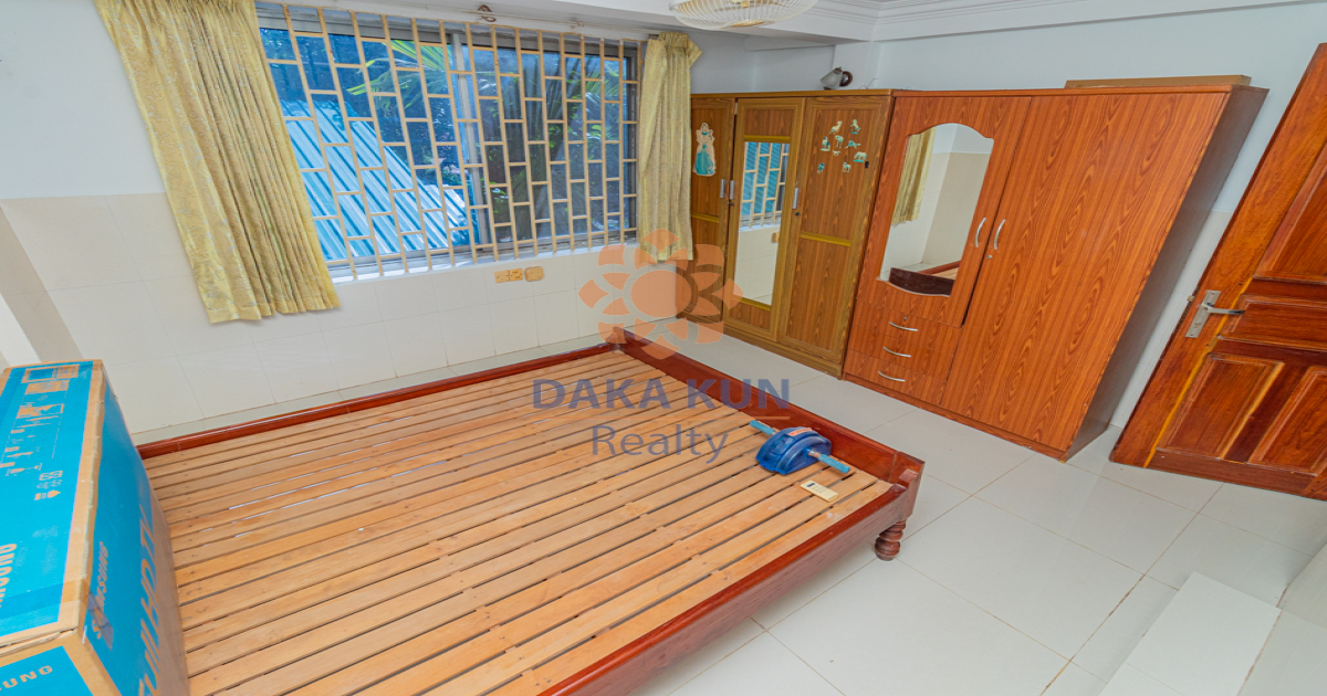 5 Bedrooms House for Rent in Siem Reap City-Svay Dangkum