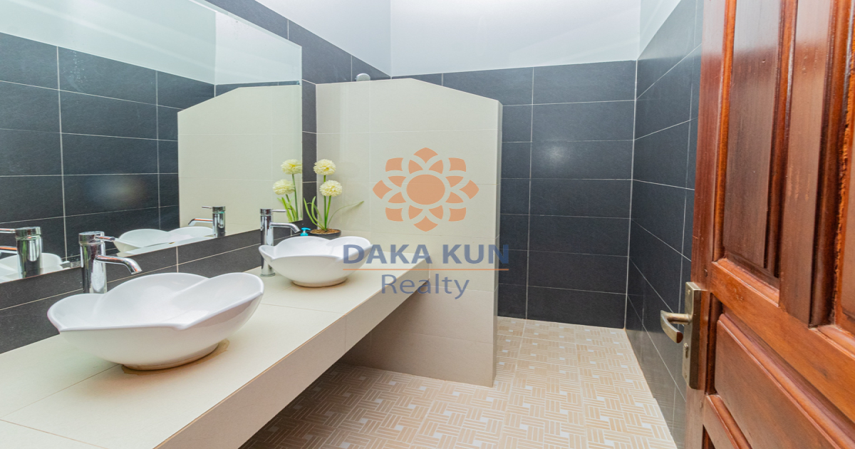 2 Bedrooms Apartment for Rent with Pool in Krong Siem Reap-Svay Dangkum