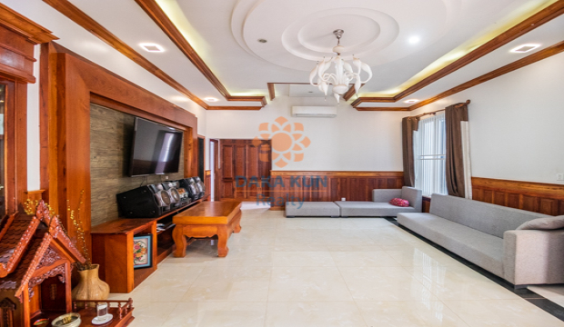 8 Bedrooms Villa for Rent with Swimming Pool in Krong Siem Reap