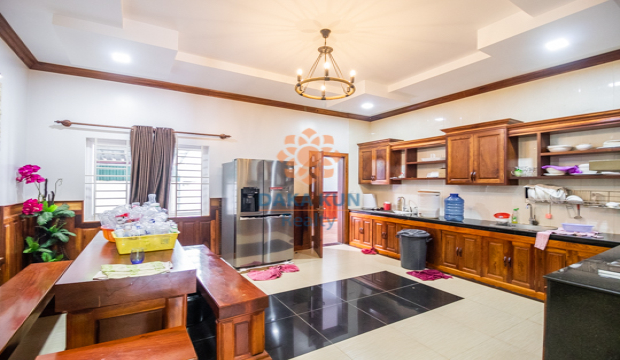8 Bedrooms Villa for Rent with Swimming Pool in Krong Siem Reap