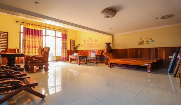 4 Bedrooms House for Rent in Siem Reap city-Svay Dangkum