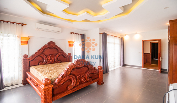 8 Bedrooms Villa for Rent with Swimming Pool in Krong Siem Reap
