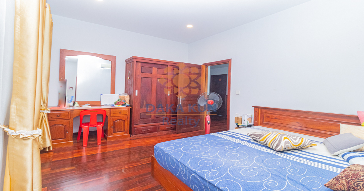 5 Bedrooms House For Rent in Siem Reap City-Borey Tourism