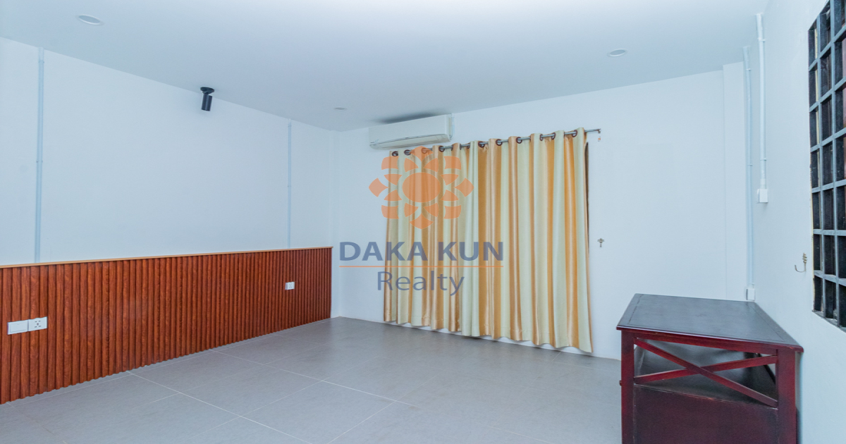 Hostel for Rent in Commercial Area on Soksan Road - Siem Reap City