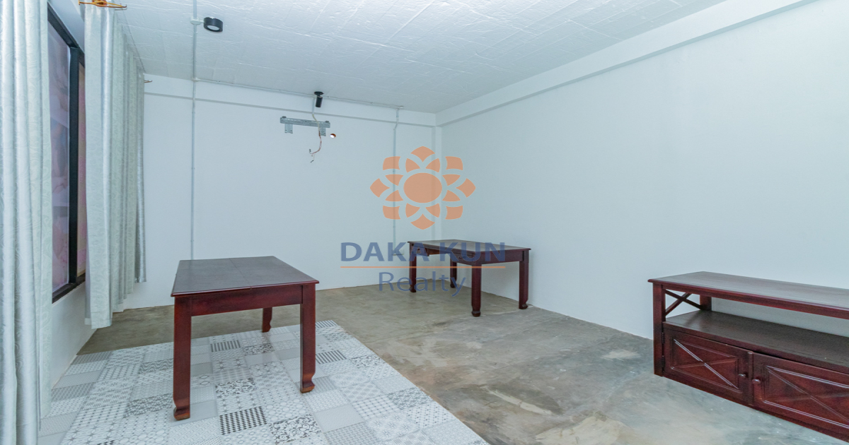 Hostel for Rent in Commercial Area on Soksan Road - Siem Reap City