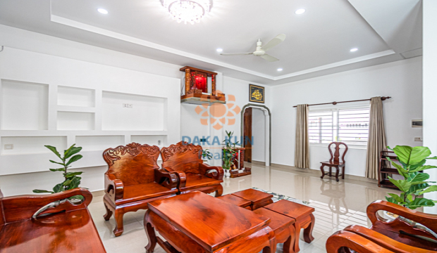 4 Bedrooms House for Rent in Krong Siem Reap-Svay Dangkum