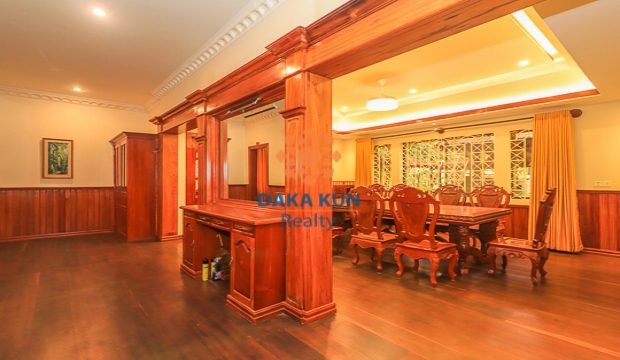 7 Bedrooms House for Rent with Private Swimming Pool in Siem Reap, Sla Kram