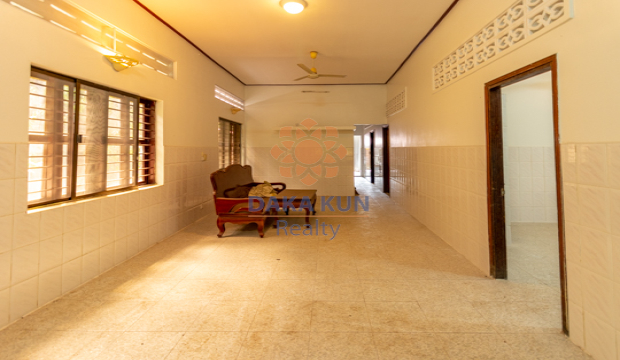 7 Bedrooms House For rent in Krong Siem Reap-Sla Kram