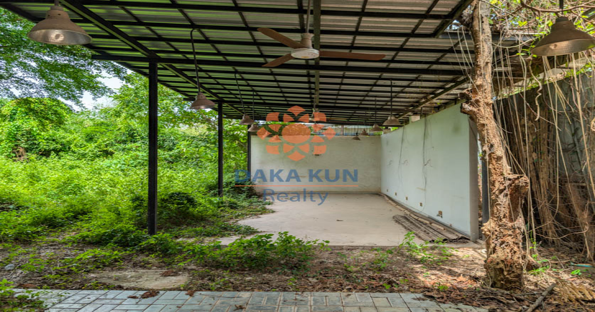 Land for Sale with 22m Road Access near Bakheng Rd